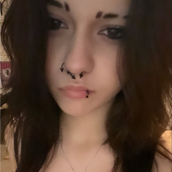 Meet your Posher, Emily - Picture 7 of 7